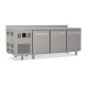 Tables réfrigérées pâtissières positives - Dessus inox - Avec dosseret - Avec groupe logé - Prof. 810 mm - 3 portes - TP3P