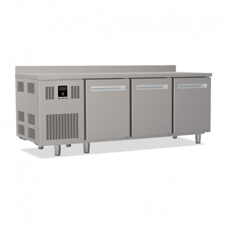 Tables réfrigérées pâtissières positives - Dessus inox - Avec dosseret - Avec groupe logé - Prof. 810 mm - 3 portes - TP3P