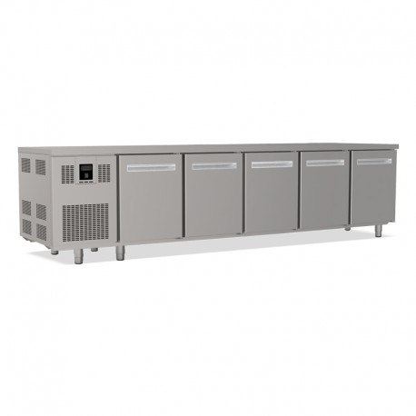 Tables réfrigérées pâtissières positives - Dessus inox - Avec dosseret - Avec groupe logé - Prof. 810 mm - 5 portes - TP5P